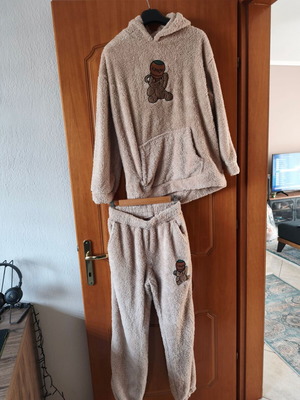 Fuzzy tracksuit set like new, beige and brown