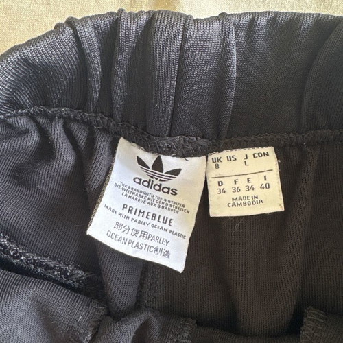 Adidas tracksuit unisex black size XS like new with gift glass