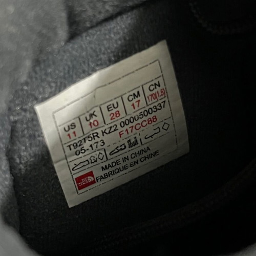 North Face Chilkat Lace II kids boots like new, size 28