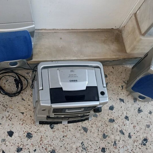 Radio CD used with detachable speakers and cassette