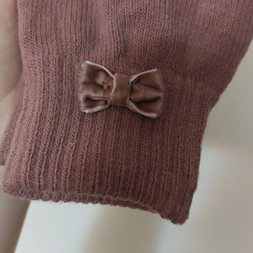 Warm women's gloves with bow like new