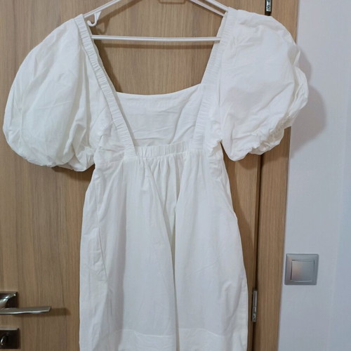 Sfera dress white with balloon sleeves and open back like new