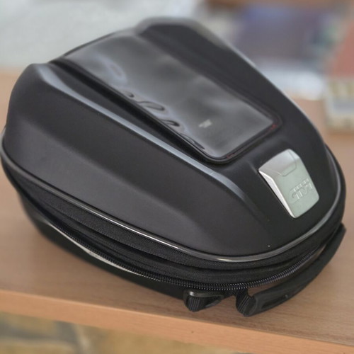 Givi 6L tankbag like new with adapter for Tracer