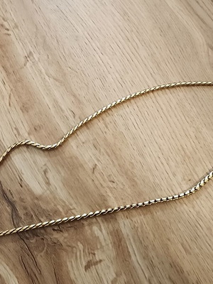 Cuban link chain, gold color