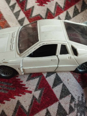 Hot Wheels Lancia Rally 037 "Martini" 1:25 used without stickers with broken bumper