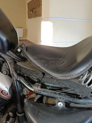 Chopper and bobber solo seat used with springs