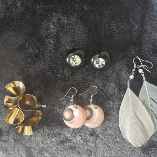 Earring set used