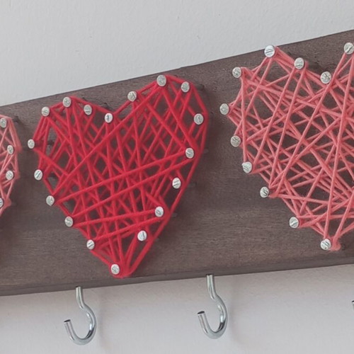 Key Holder with Hearts Handmade String Art Wood 30x8 cm