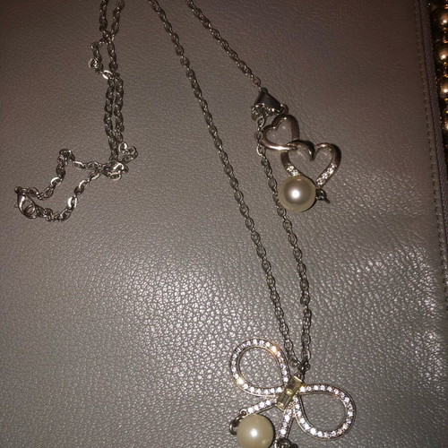 Long silver chain with 2 pendants, pearls and rhinestones, new