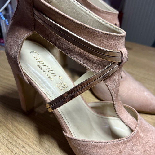 Pink velvet pumps like new, size 39