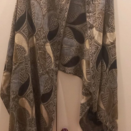 Large luxury winter scarf like new, 30% silk, 70% wool