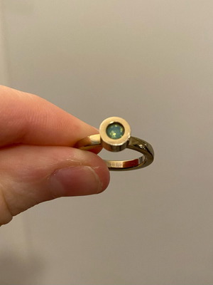 Minimal χρυσό δαχτυλίδι με πέτρα opal σε άριστη κατάσταση