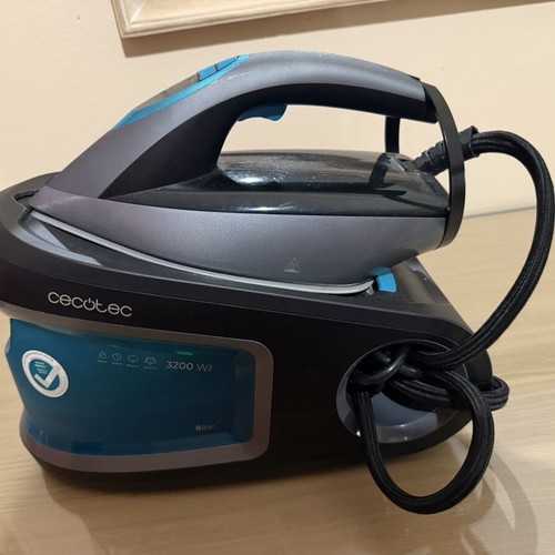 Cecotec steam iron like new