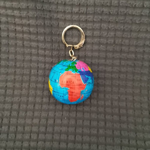 Collectible globe keychain 1980s new
