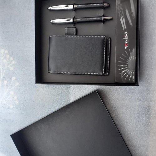 Luxury office gift with 2 pens and leather notebook new