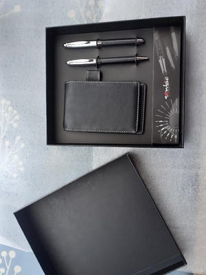 Luxury office gift with 2 pens and leather notebook new