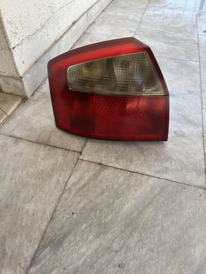 Φανάρι Audi A4 2004 αριστερό μεταχειρισμένο, γνήσιο, σε καλή κατάσταση