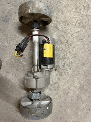 Electric motor with shaft and wheels 24v used