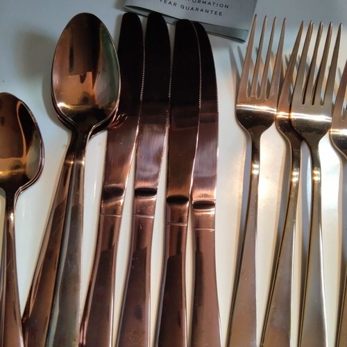 Maxwell Williams cutlery set used, 24 pieces copper color stainless steel