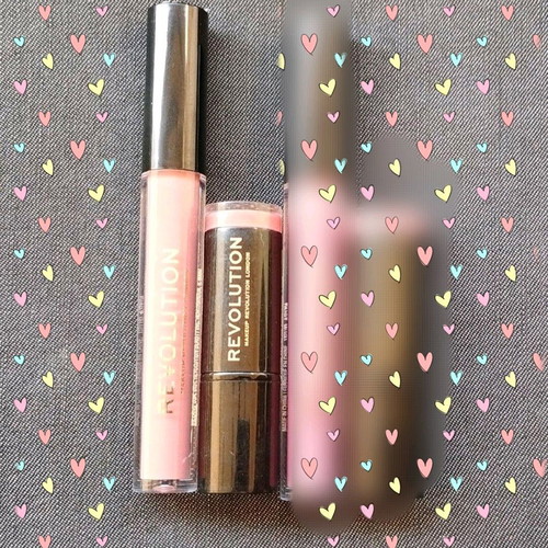 Revolution set Adore like new (Lipstick+Lipgloss)