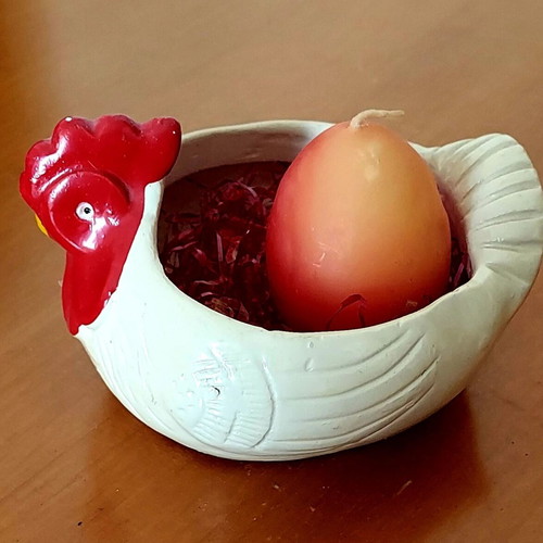 Decorative Easter ceramic egg holder like new