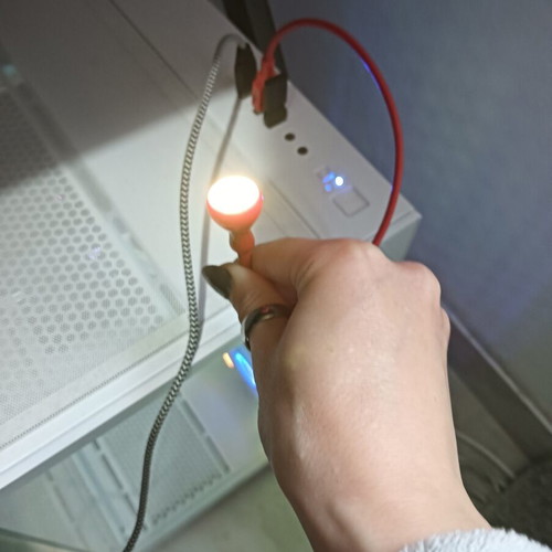 USB LED light in red color, like new