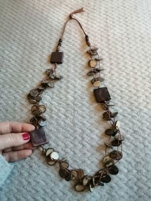 Έθνικ κολιέ αφόρετο σε τέλεια κατάσταση