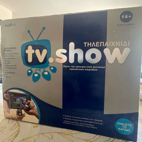 Playful TV Show game console used with 4 controllers