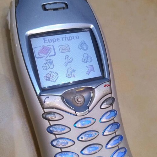 Sony Ericsson T68i used with original charger, collectible phone