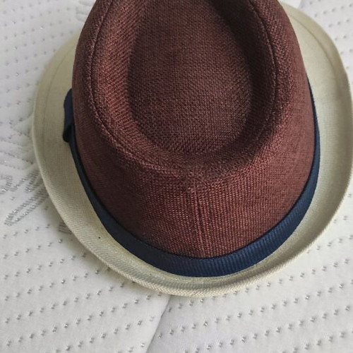 Karfil crab-style hat like new with blue band size 57-58 cm