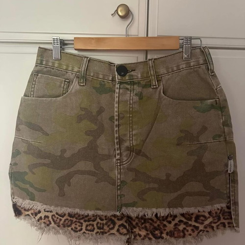 One Teaspoon skirt size 27 like new, khaki denim with leopard print