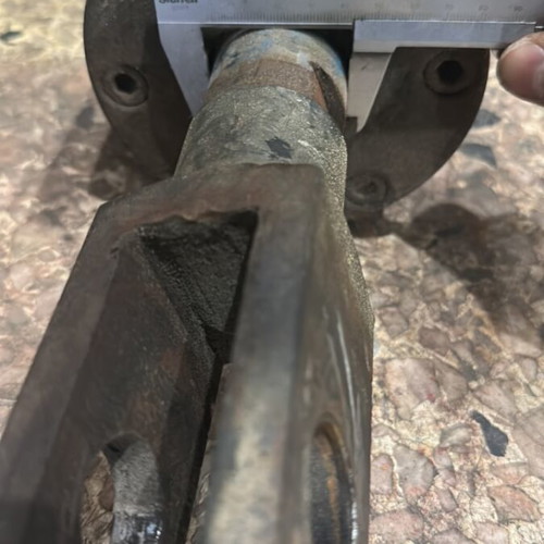 Hydraulic cylinder bottle (or hydraulic piston)