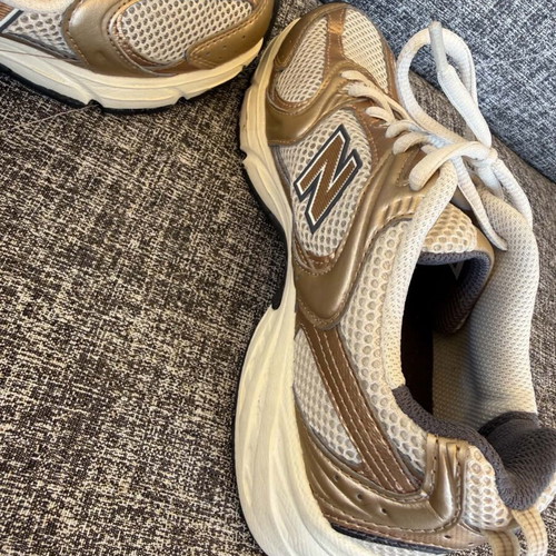 New Balance 530 women's athletic shoes size 38, like new, beige gold