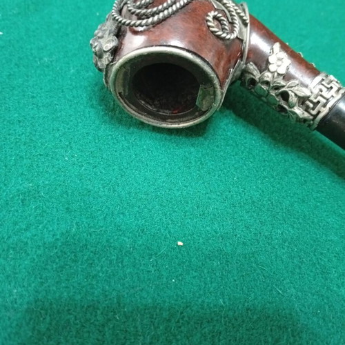 Tobacco pipe used with metal decoration