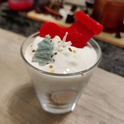 Handmade Christmas candle in glass new