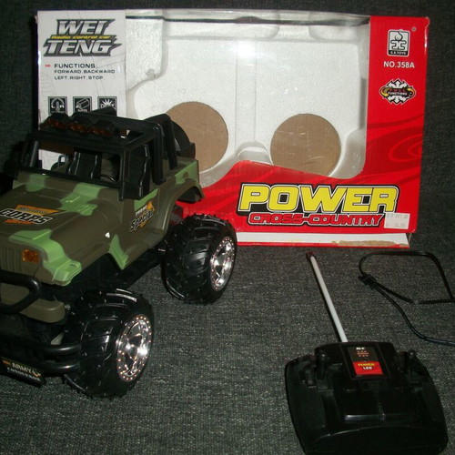 Cross Country Remote Control Car like new with rechargeable battery