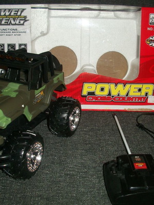 Cross Country Remote Control Car like new with rechargeable battery