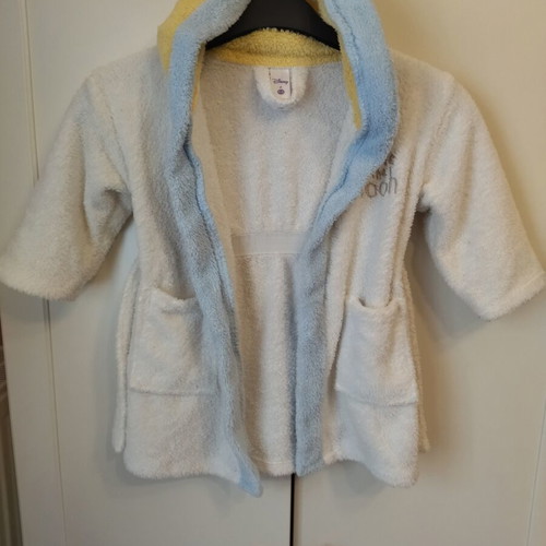 Disney bathrobe for child 2-3 years like new with embroidered Winnie the Pooh design