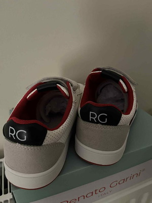 Детски бели спортни обувки Renato Garini casual като нови номер 35