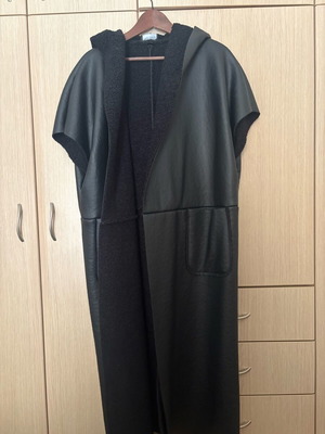 Christina Kontova sleeveless jacket new, black