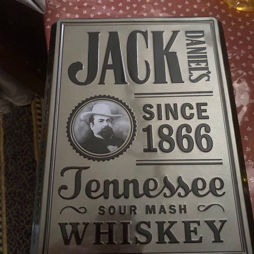 Jack Daniel's Tennessee Whiskey 700ml new with 2 glasses and metal packaging