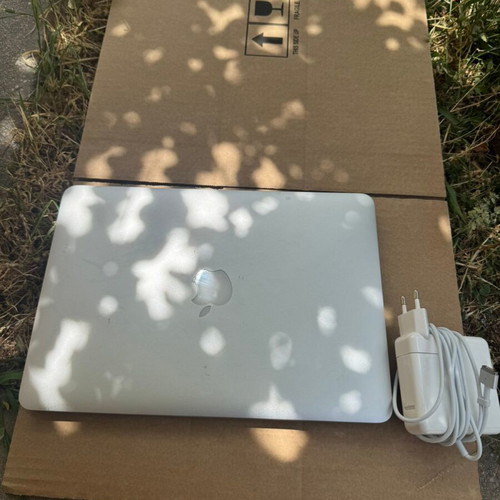Apple MacBook Pro A1502 13.3" Retina σαν καινούργιο, η μπαταρία δεν λειτουργεί