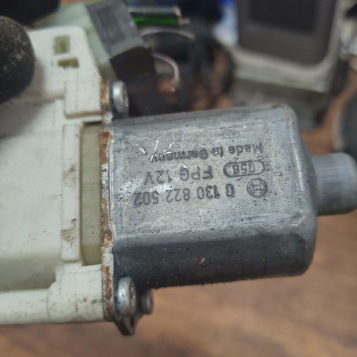 Electric window motor front right A2048200242 for Mercedes-Benz C-class (W204) C 180 used