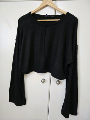Cropped Raccar blouse like new, black, size small/medium