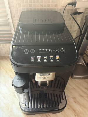 Delonghi Magnifica Evo υπέρ αυτόματη καφετιέρα σαν καινούργιο