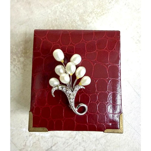 Brooch with 9 natural freshwater pearls and Swarovski crystals new
