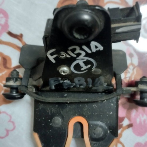 Skoda Fabia trunk lock model 2004 used