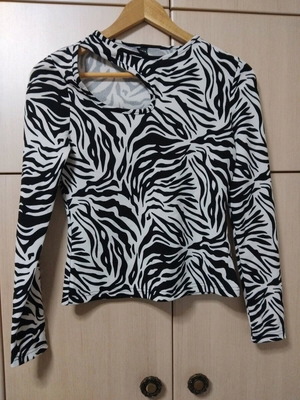 Blouse new, size S, black and white