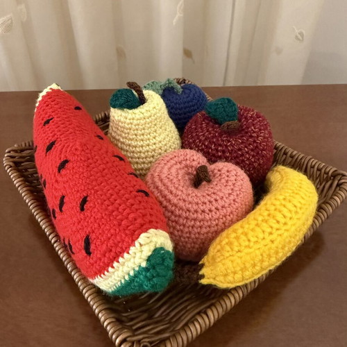 Handmade knitted fruit basket with 6 pieces, new