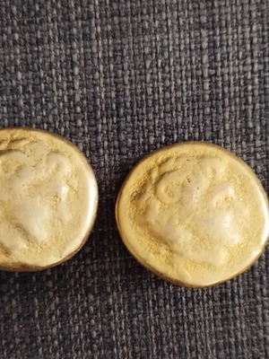 Vintage clip on earrings used, gold tone, ancient profile design